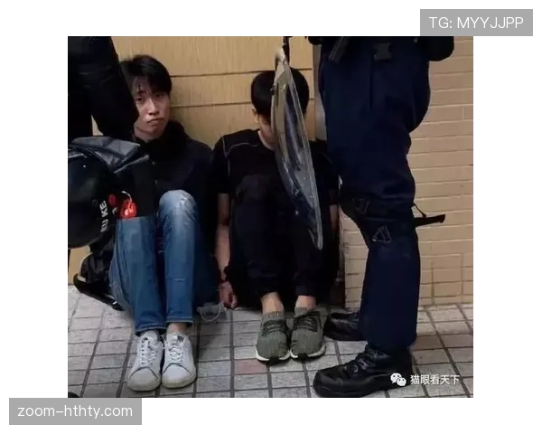 拉人犯规判定要点：手臂抓扯与合理对抗的界限